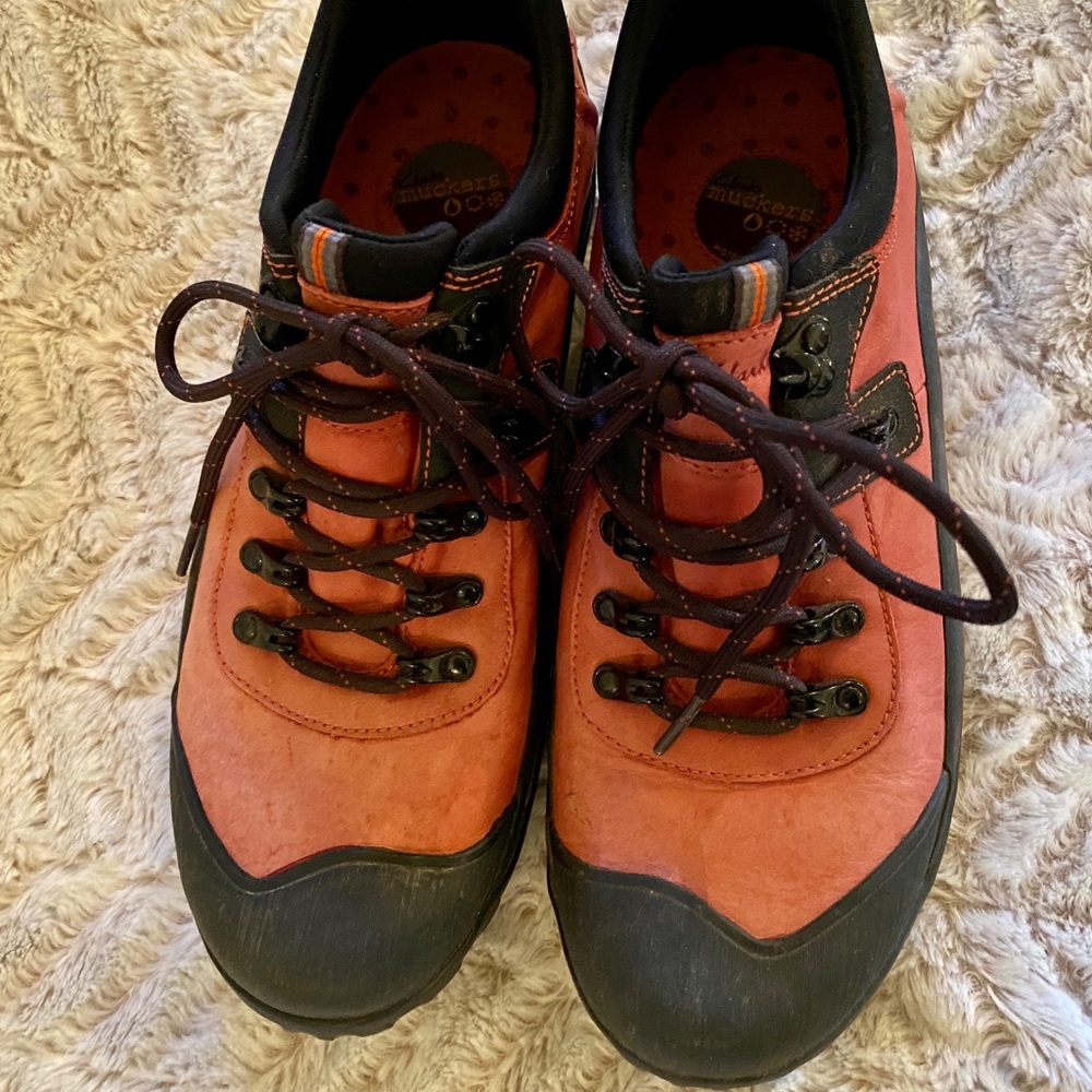 Clarks Waterproof Muckers Womens 10 Red Black